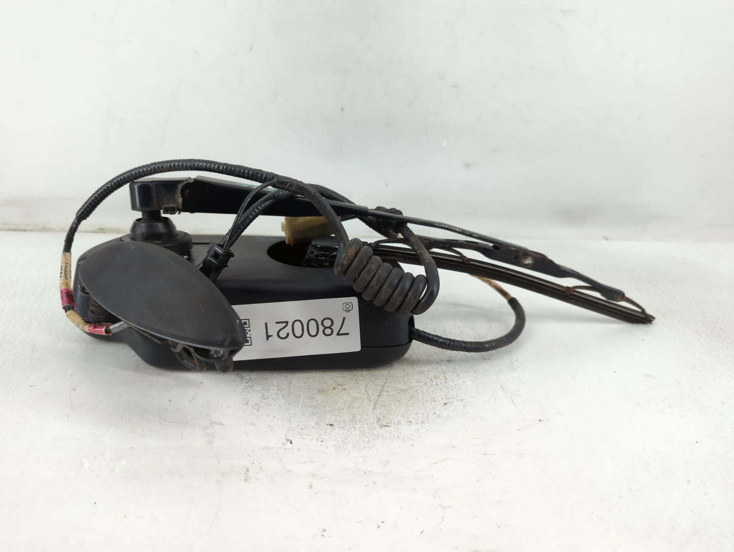 1998 Chevrolet S10 Blazer Rear Lid Wiper Motor P/N:18C673 Fits OEM Used Auto Parts - Oemusedautoparts1.com