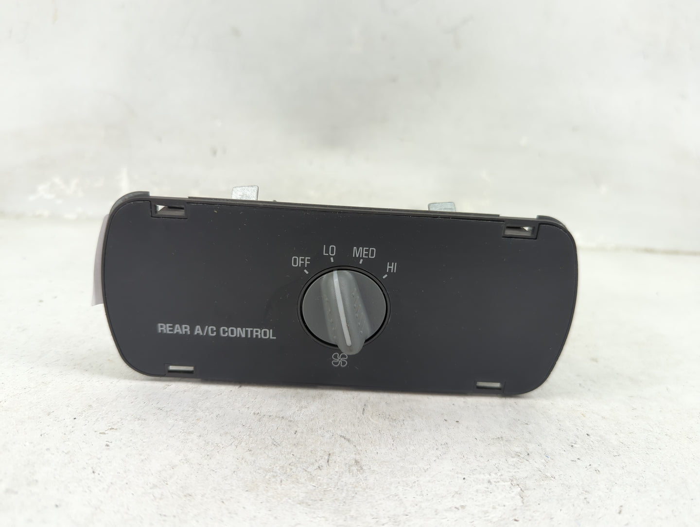 1996-2000 Chevrolet Tahoe Climate Control Module Temperature AC/Heater Replacement P/N:197273-1 Fits OEM Used Auto Parts - O