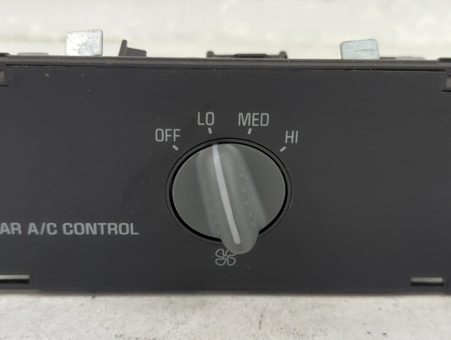 1996-2000 Chevrolet Tahoe Climate Control Module Temperature AC/Heater Replacement P/N:197273-1 Fits OEM Used Auto Parts - O