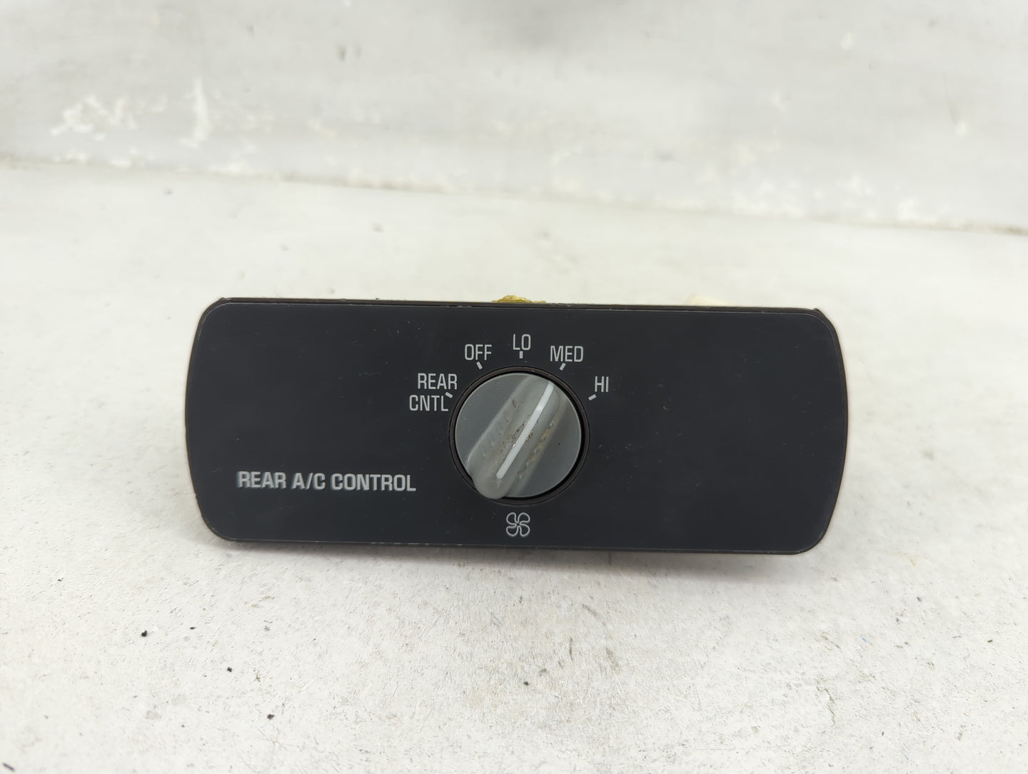 1996-2000 Chevrolet Tahoe Climate Control Module Temperature AC/Heater Replacement P/N:16148660 Fits OEM Used Auto Parts - O
