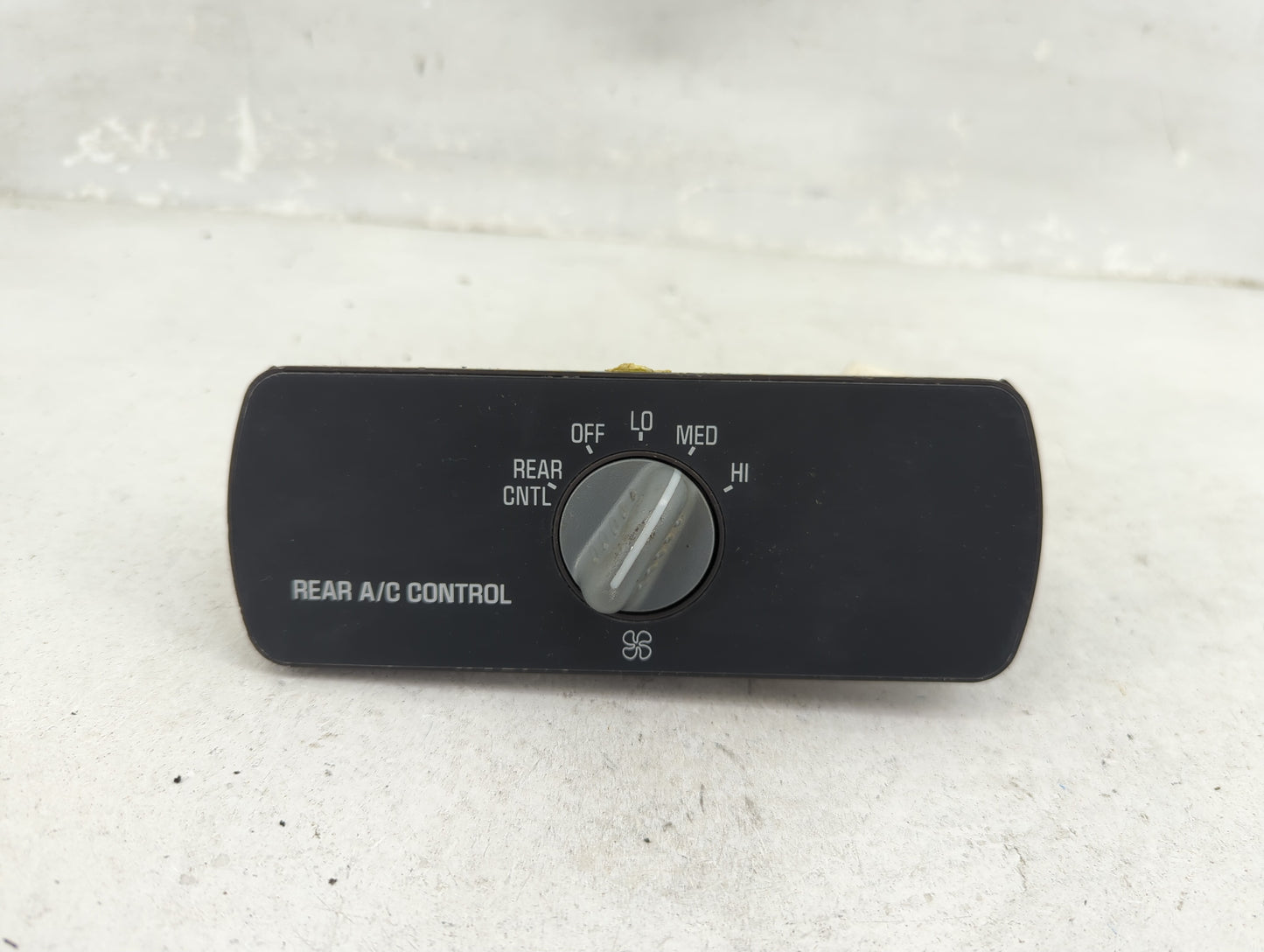 1996-2000 Chevrolet Tahoe Climate Control Module Temperature AC/Heater Replacement P/N:16148660 Fits OEM Used Auto Parts - O