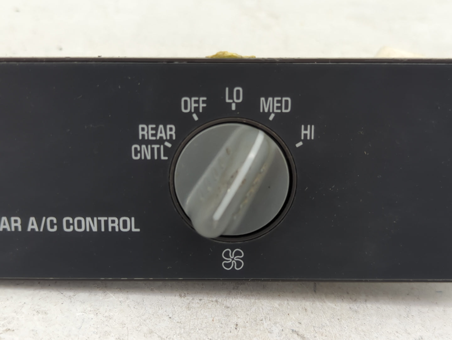 1996-2000 Chevrolet Tahoe Climate Control Module Temperature AC/Heater Replacement P/N:16148660 Fits OEM Used Auto Parts - O