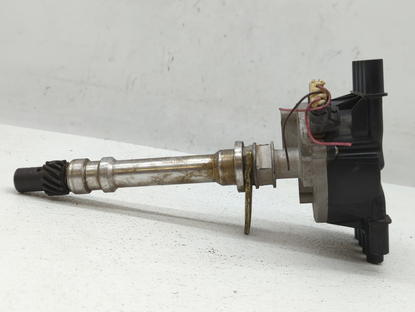 1996-2000 Chevrolet Tahoe Engine Ignition Distributor OEM Fits Fits 1996 1997 1998 1999 2000 2001 2002 OEM Used Auto Parts -