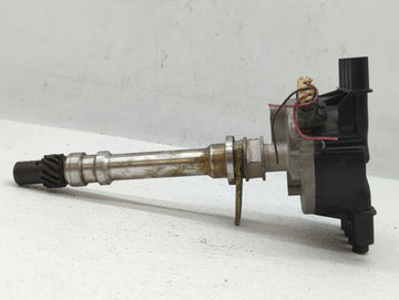 1996-2000 Chevrolet Tahoe Engine Ignition Distributor OEM Fits Fits 1996 1997 1998 1999 2000 2001 2002 OEM Used Auto Parts