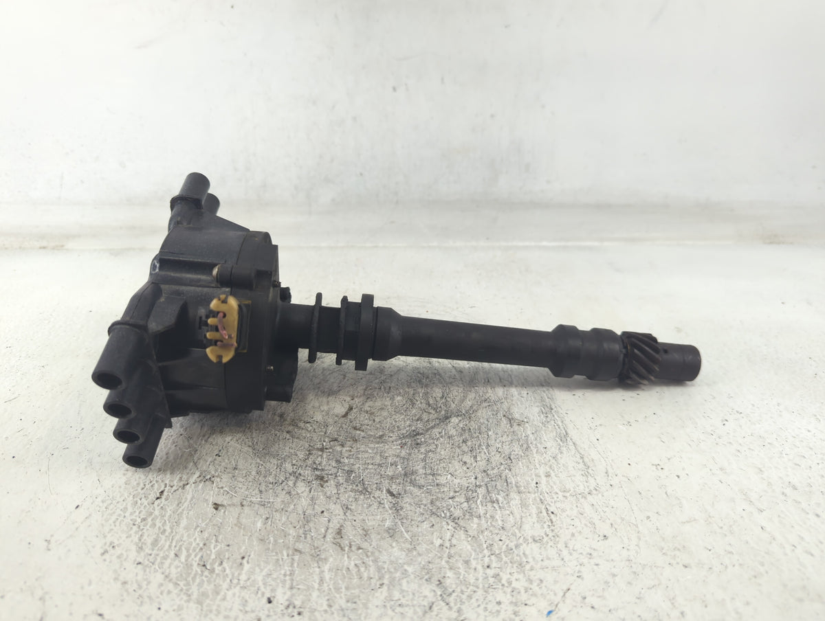 1996-2000 Chevrolet Tahoe Engine Ignition Distributor OEM Fits Fits 1996 1997 1998 1999 2000 2001 2002 OEM Used Auto Parts -