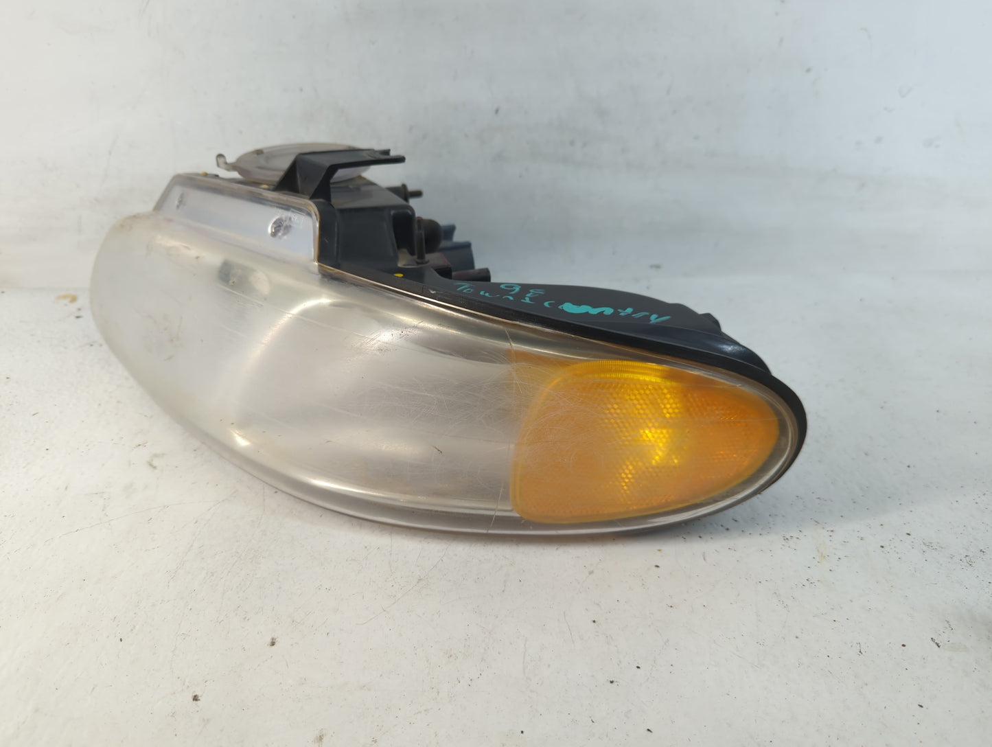1998 Chrysler Town & Country Driver Left Oem Head Light Headlight Lamp - Oemusedautoparts1.com