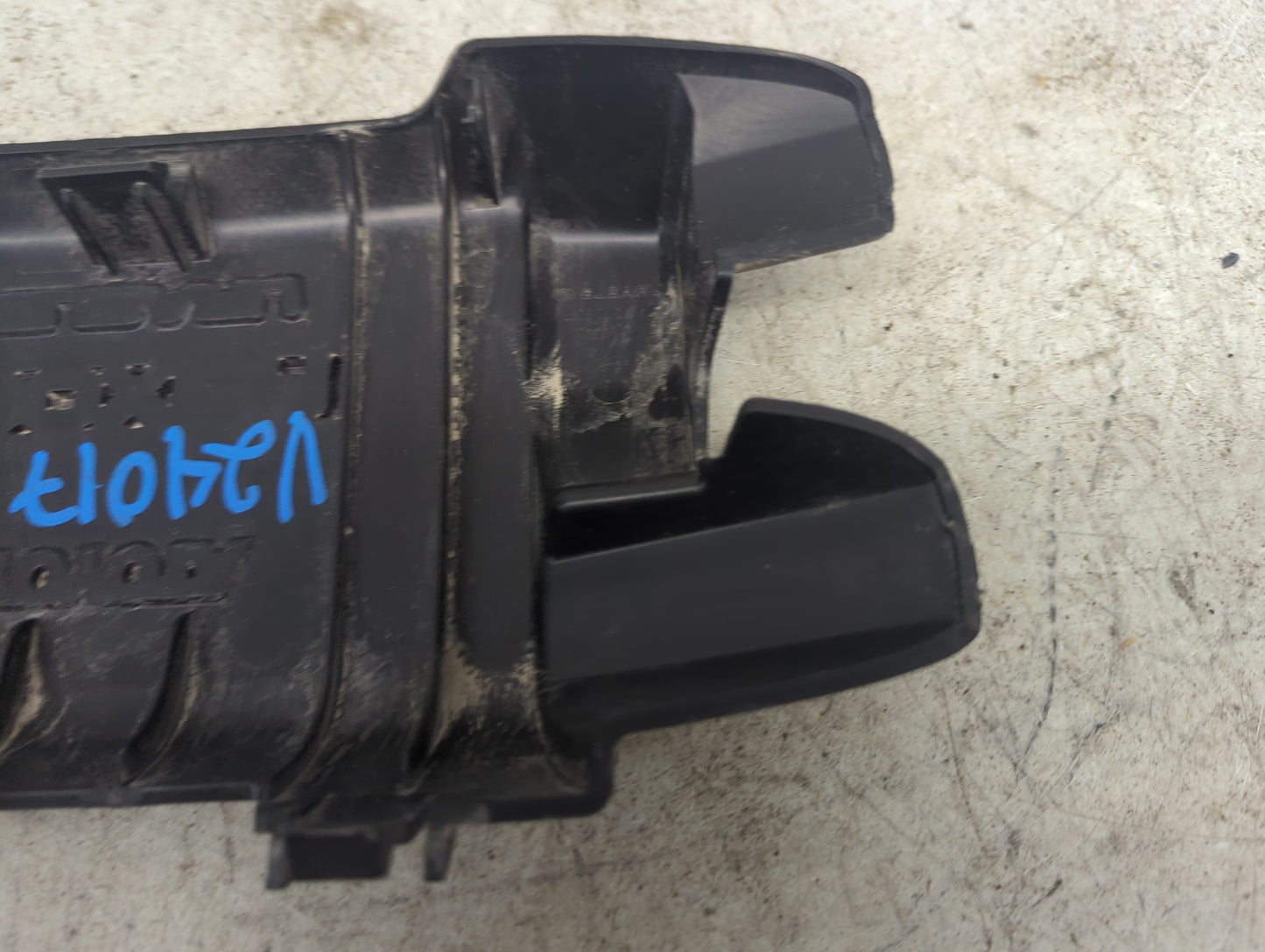 1998 Chrysler Voyager Engine Cover - Oemusedautoparts1.com