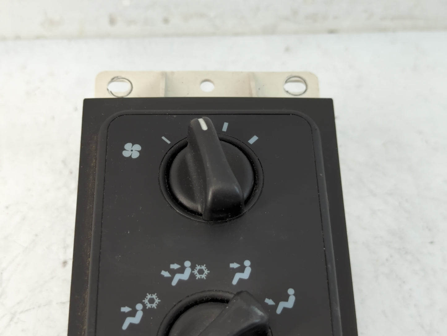 1997-1998 Dodge Dakota Climate Control Module Temperature AC/Heater Replacement Fits Fits 1997 1998 OEM Used Auto Parts - Oe