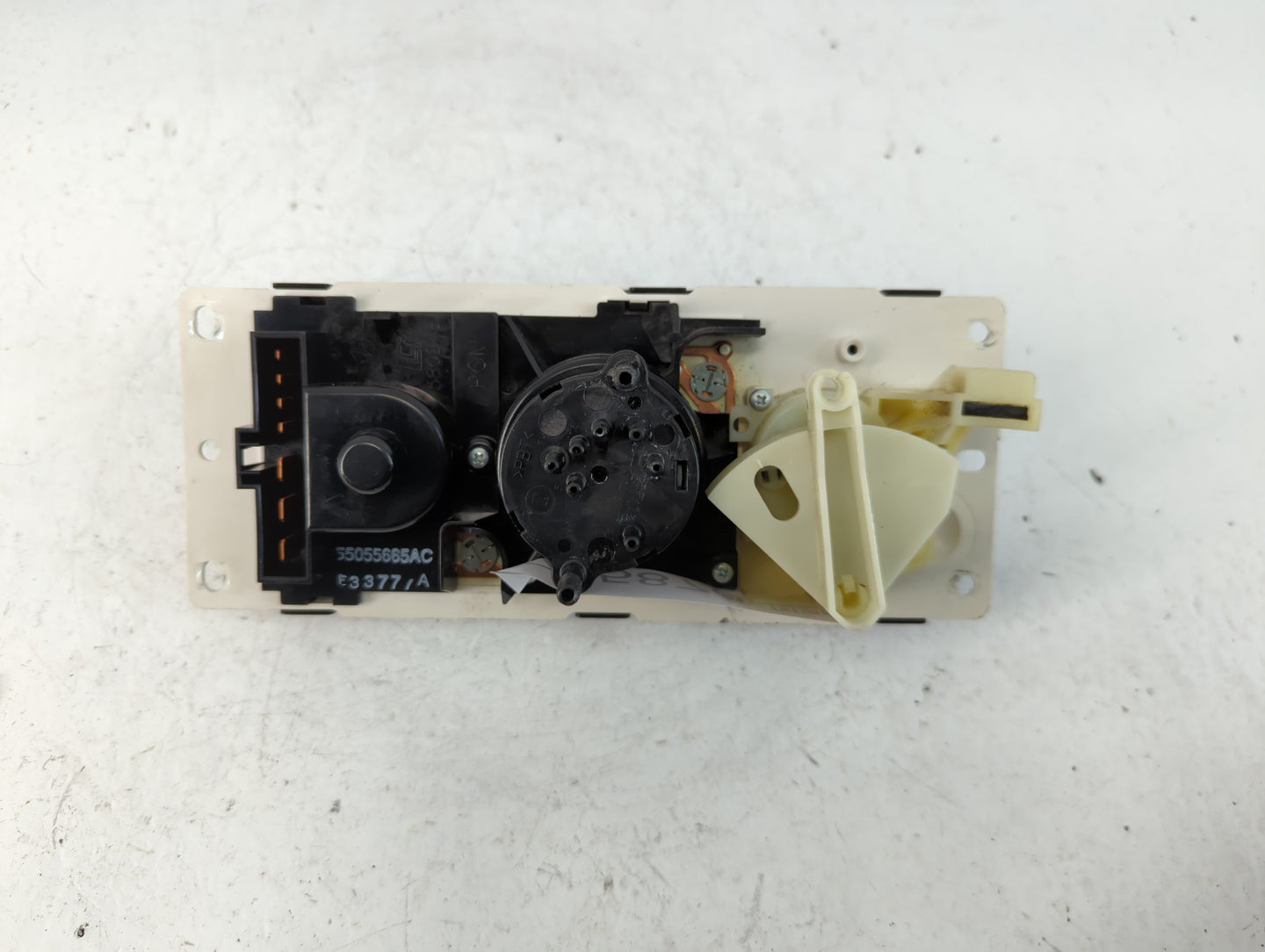 1997-1998 Dodge Dakota Climate Control Module Temperature AC/Heater Replacement Fits Fits 1997 1998 OEM Used Auto Parts - Oe