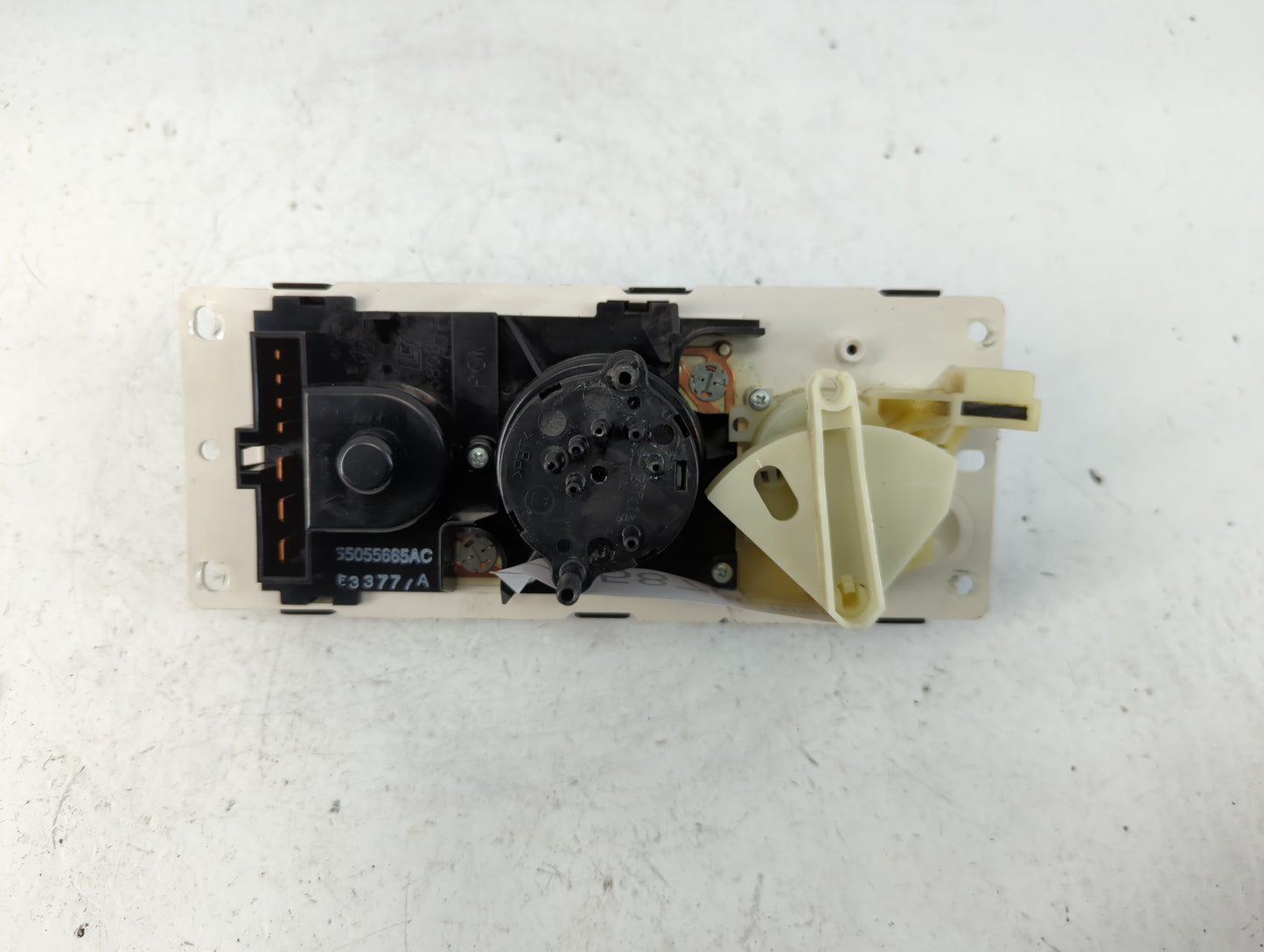 1997-1998 Dodge Dakota Climate Control Module Temperature AC/Heater Replacement Fits Fits 1997 1998 OEM Used Auto Parts - Oe