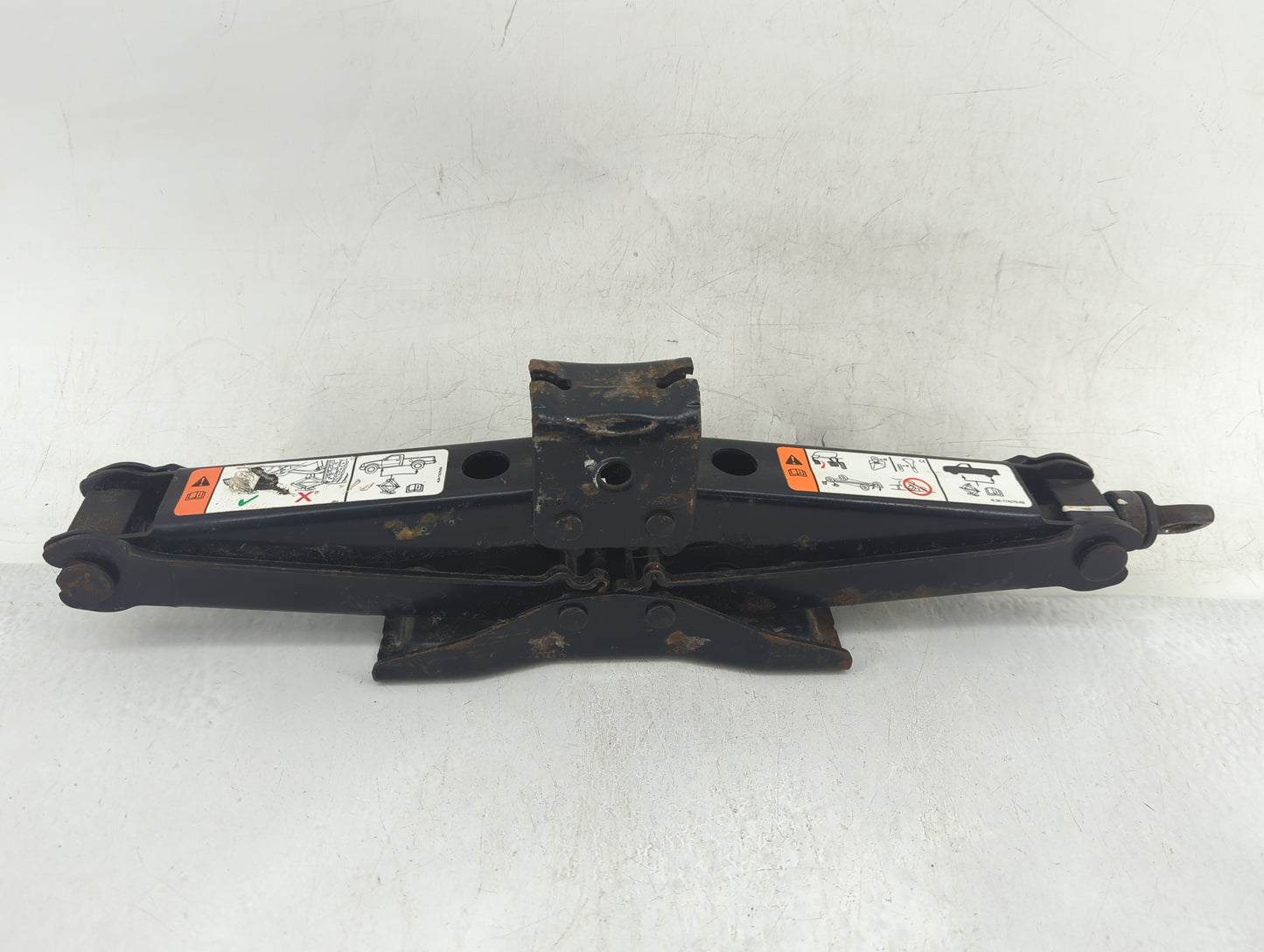 1998 Dodge Dakota (mid-size) Dakota Spare Scissor Car Jack - Oemusedautoparts1.com