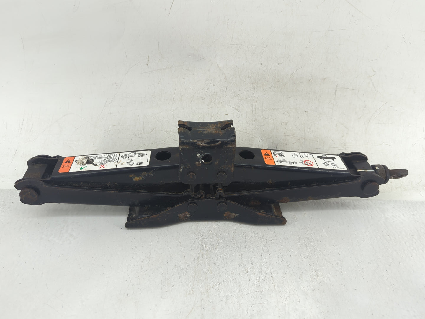 1998 Dodge Dakota (mid-size) Dakota Spare Scissor Car Jack - Oemusedautoparts1.com