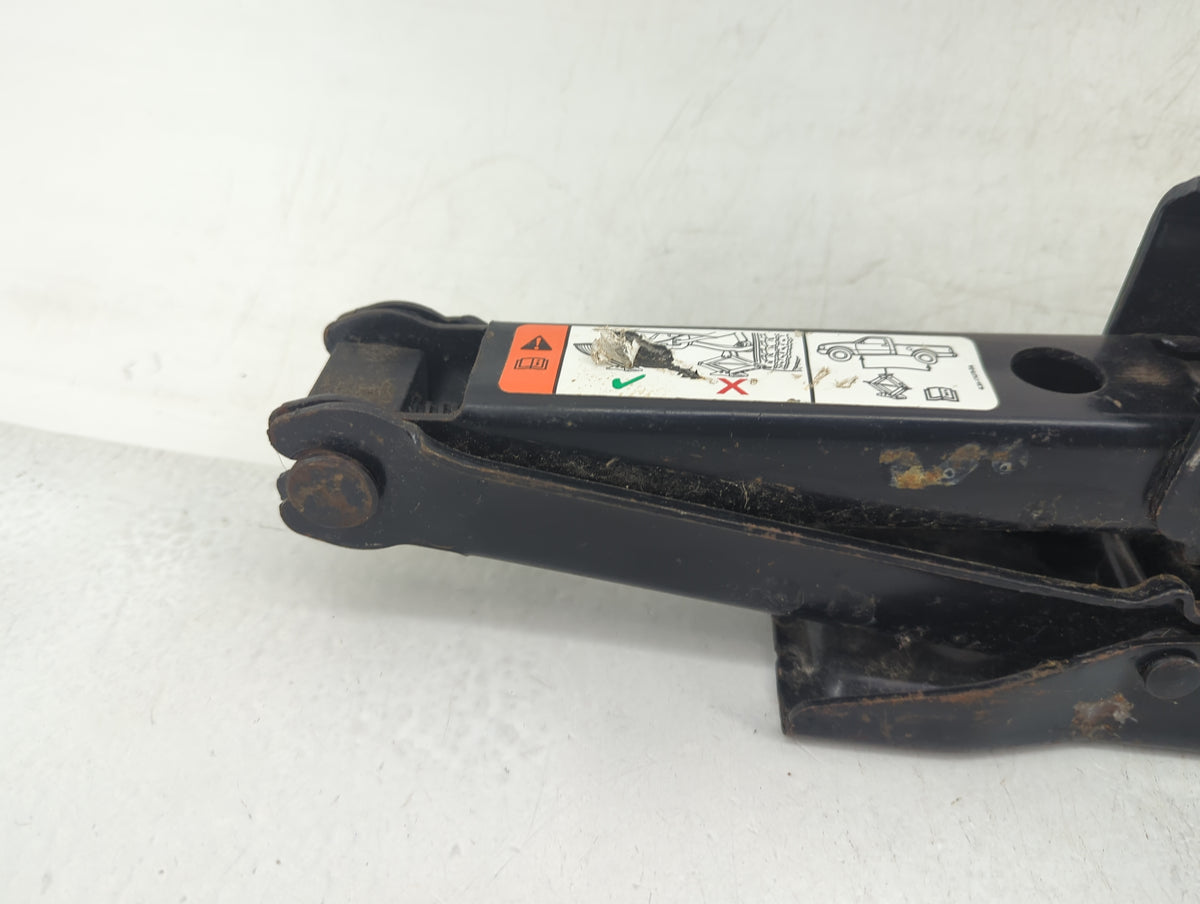 1998 Dodge Dakota (mid-size) Dakota Spare Scissor Car Jack - Oemusedautoparts1.com