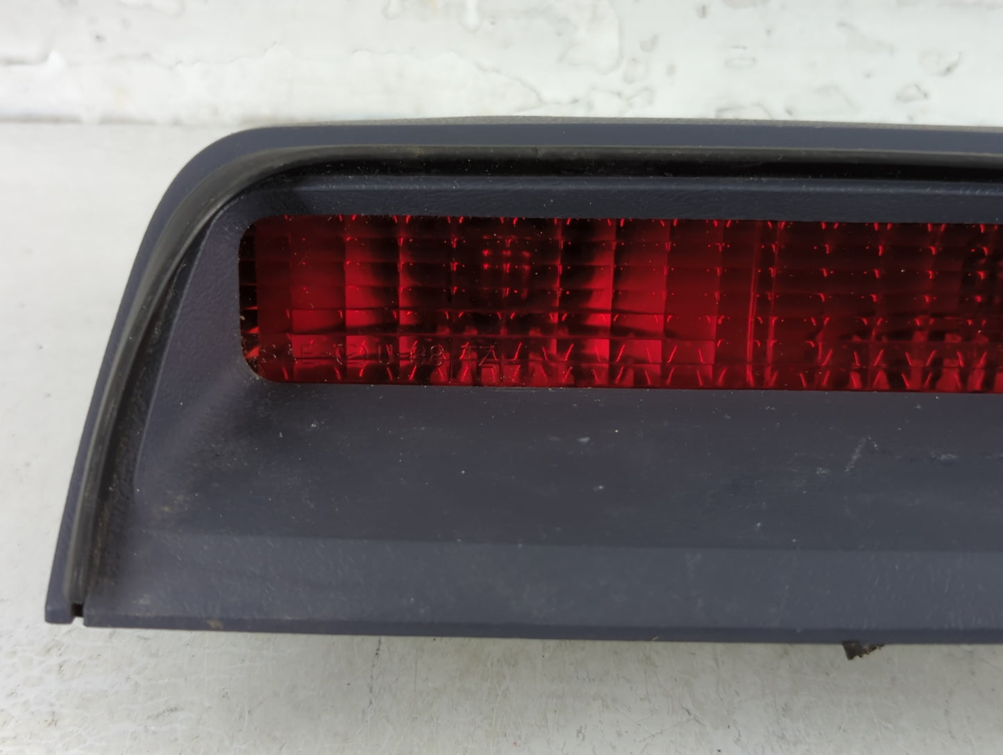 1998 Ford Crown Victoria Third Brake Light Tail Light P/N:E-10-7175-00 Fits OEM Used Auto Parts - Oemusedautoparts1.com