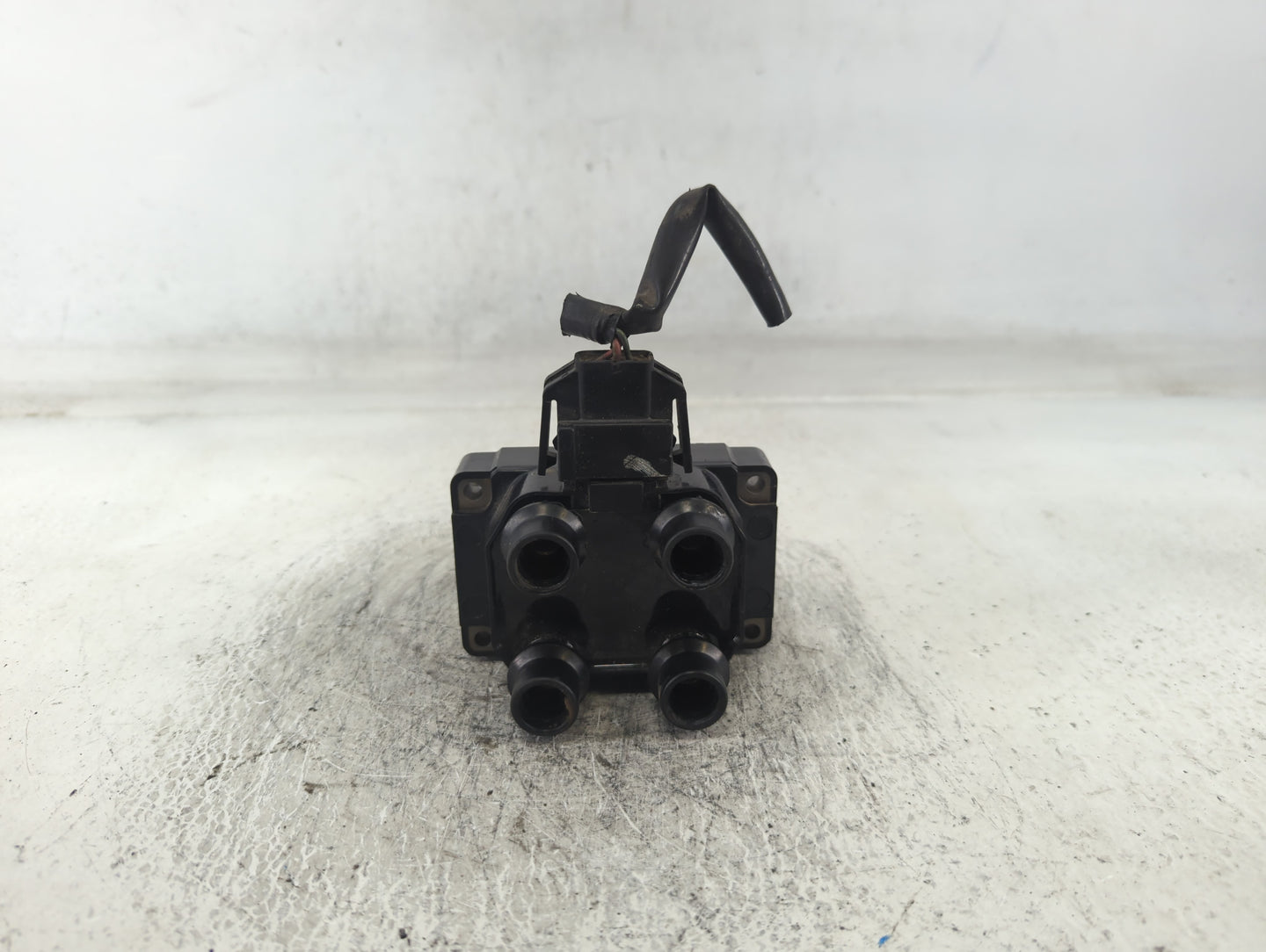 1998 Ford Escort Engine Ignition Distributor OEM P/N:C924VC Fits OEM Used Auto Parts - Oemusedautoparts1.com