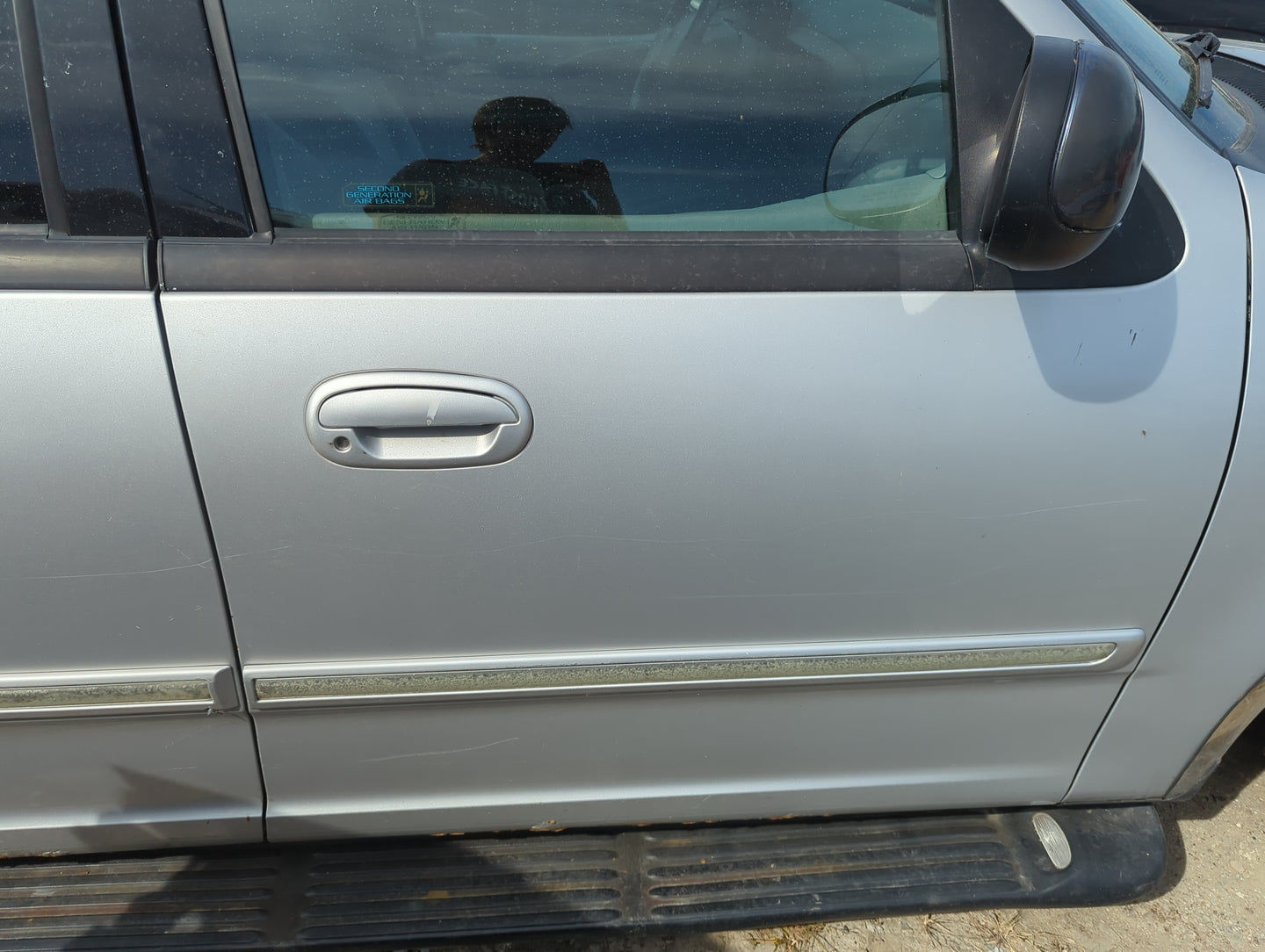 1998 Ford Expedition Passenger Front Door Oem - Oemusedautoparts1.com