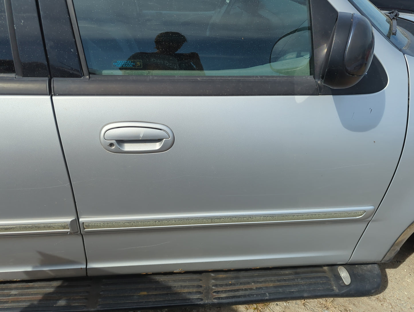 1998 Ford Expedition Passenger Front Door Oem - Oemusedautoparts1.com