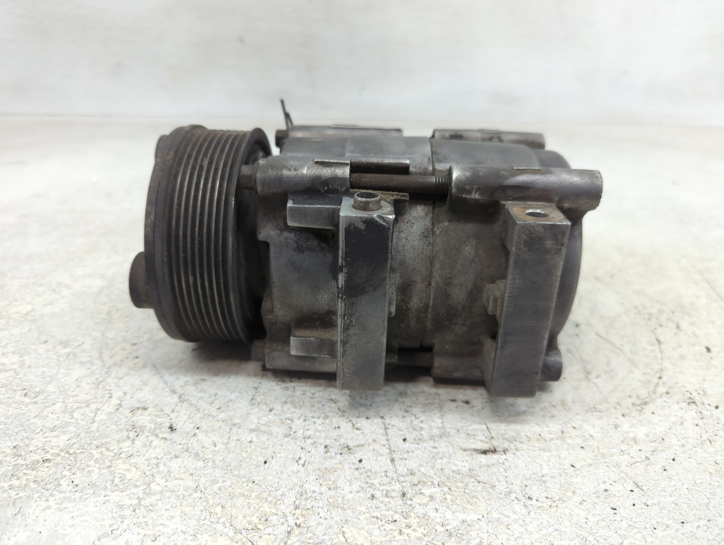 1997-2002 Ford Expedition Air Conditioning A/c Ac Compressor Oem - Oemusedautoparts1.com