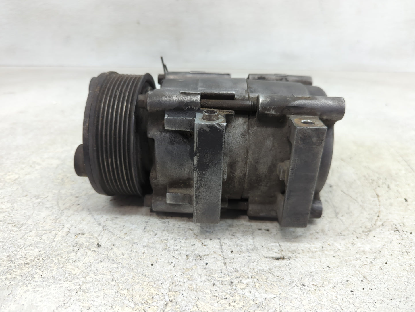1997-2002 Ford Expedition Air Conditioning A/c Ac Compressor Oem - Oemusedautoparts1.com