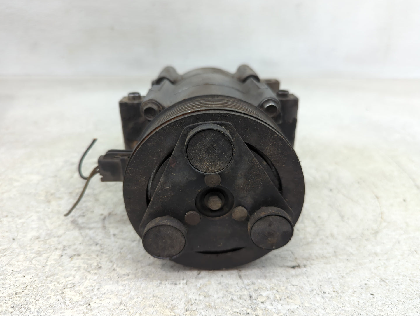 1997-2002 Ford Expedition Air Conditioning A/c Ac Compressor Oem - Oemusedautoparts1.com