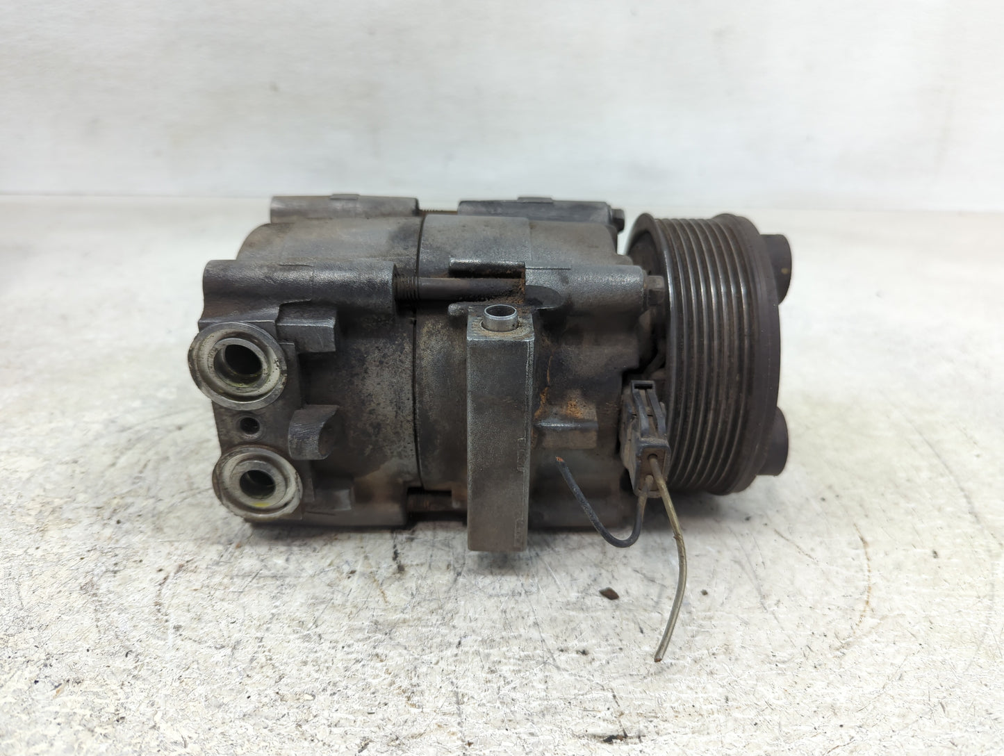 1997-2002 Ford Expedition Air Conditioning A/c Ac Compressor Oem - Oemusedautoparts1.com