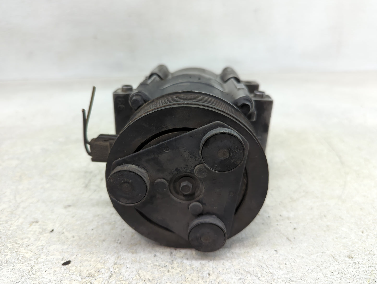 1997-2002 Ford Expedition Air Conditioning A/c Ac Compressor Oem - Oemusedautoparts1.com