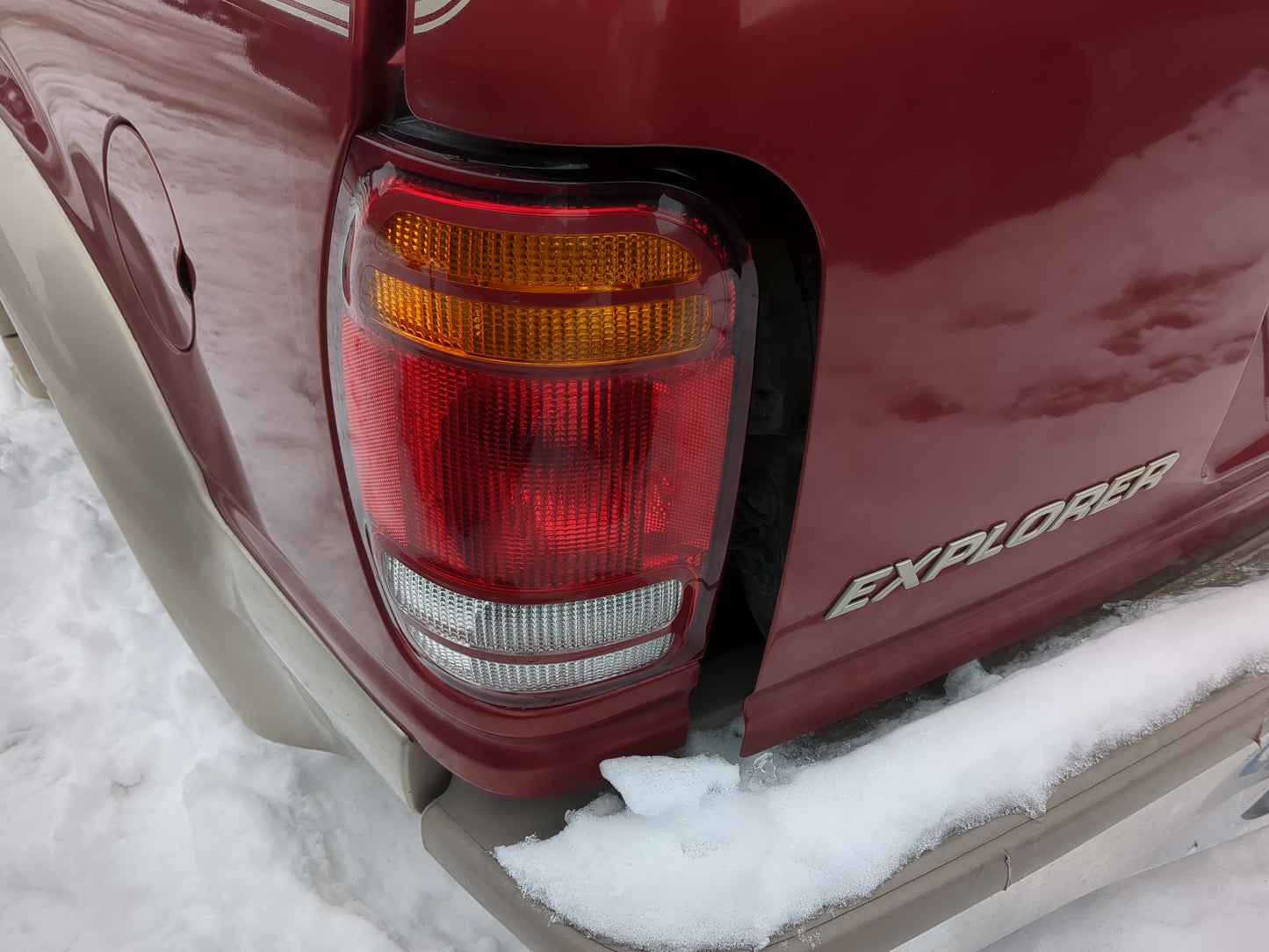 1998-2001 Ford Explorer Tail Light Assembly Driver Left OEM Fits Fits 1998 1999 2000 2001 OEM Used Auto Parts - Oemusedautop