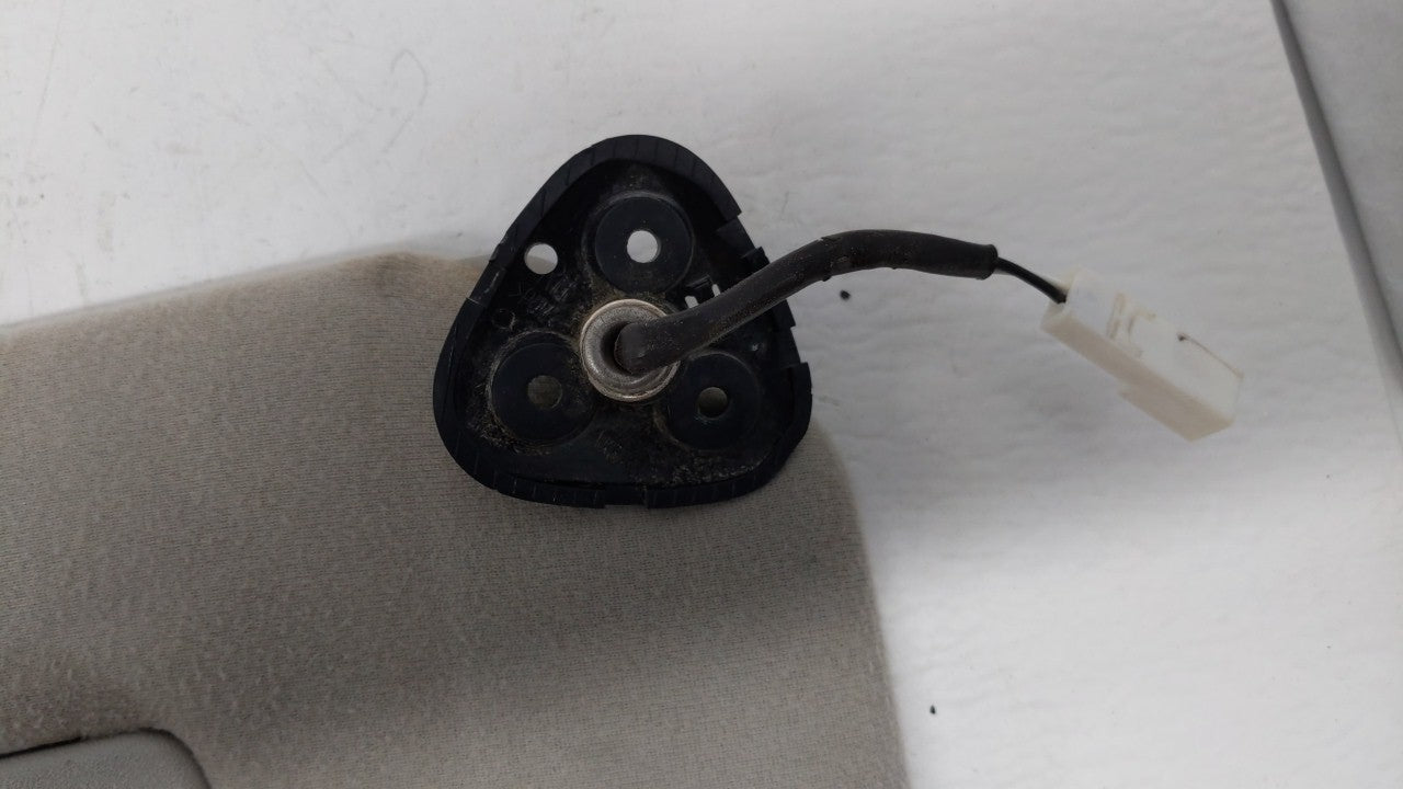 1998 Ford Explorer Sun Visor Shade Replacement Passenger Right Mirror Fits OEM Used Auto Parts - Oemusedautoparts1.com