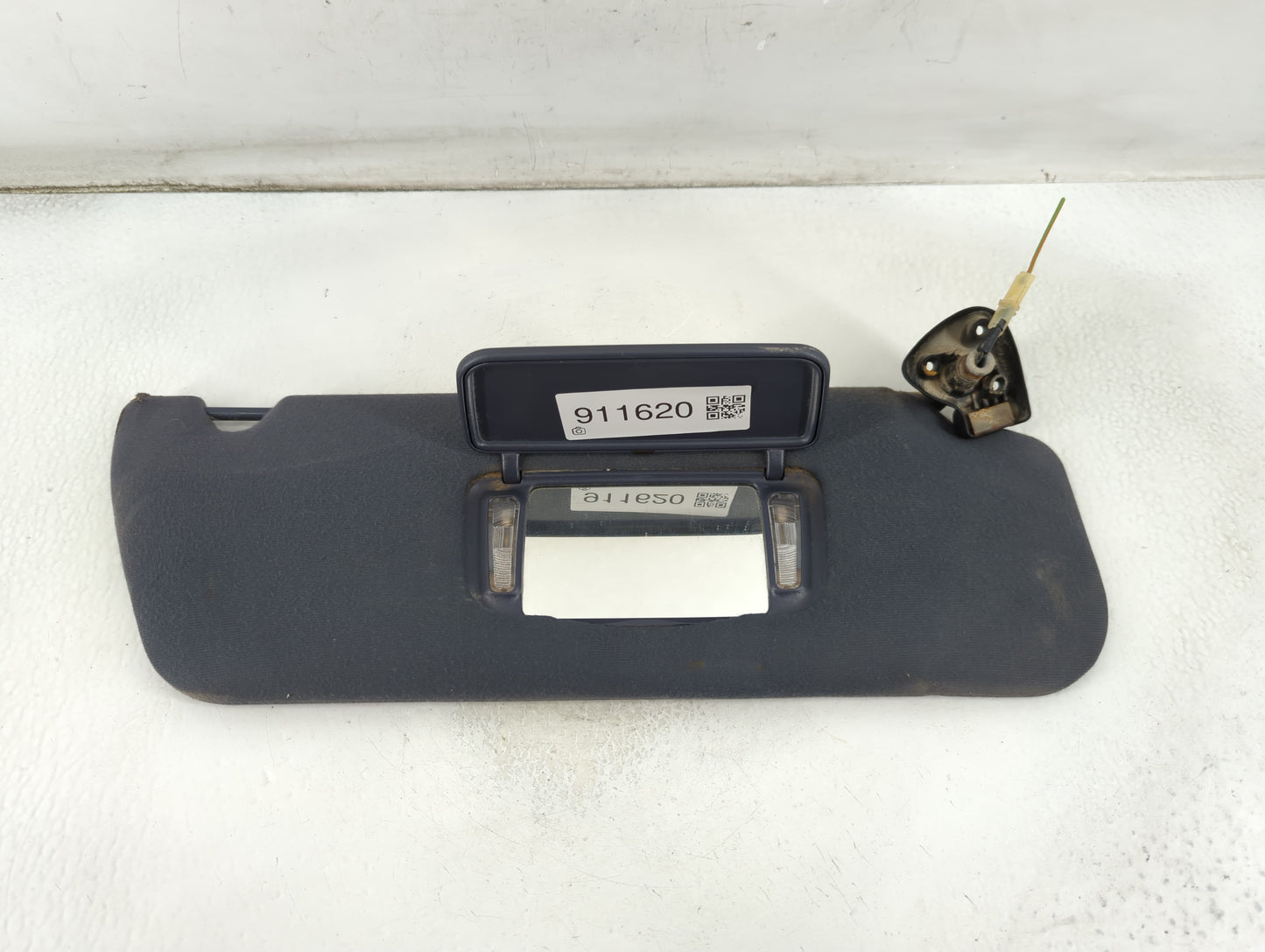 1998 Ford Explorer Sun Visor Shade Replacement Passenger Right Mirror Fits OEM Used Auto Parts - Oemusedautoparts1.com