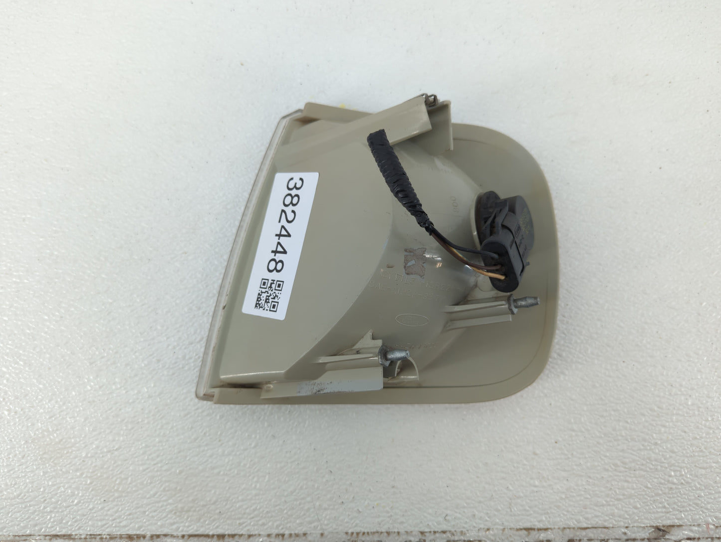 1998 Ford F-150 Tail Light Assembly Passenger Right OEM P/N:1L3X-13B220-A Fits OEM Used Auto Parts - Oemusedautoparts1.com