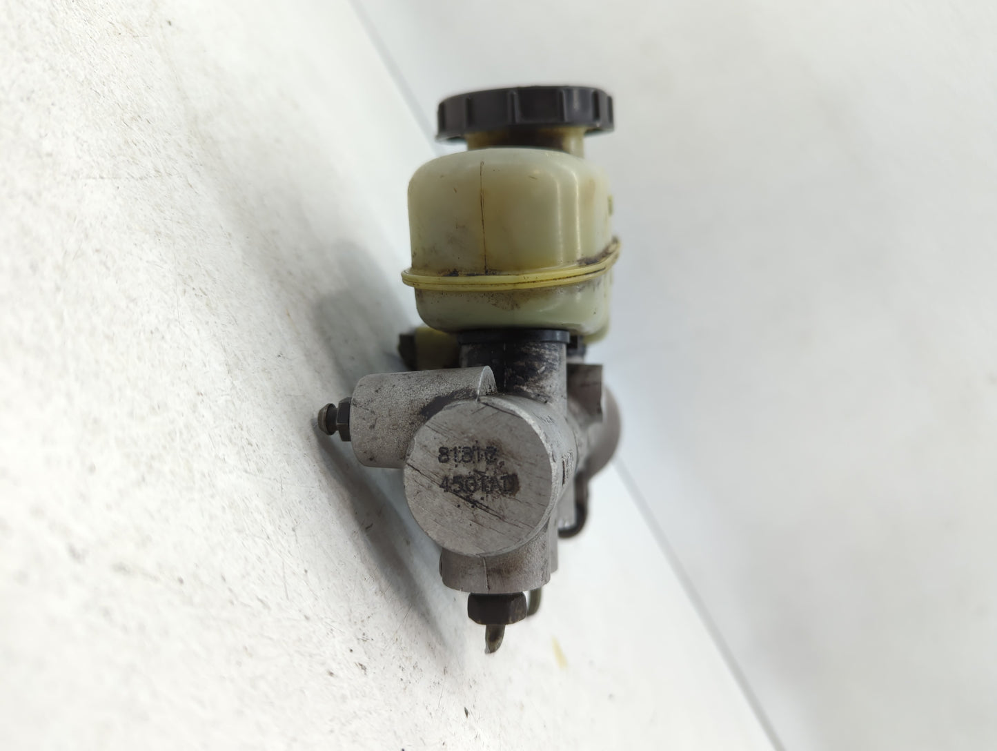 1996-1998 Ford Mustang Brake Master Cylinder - Oemusedautoparts1.com