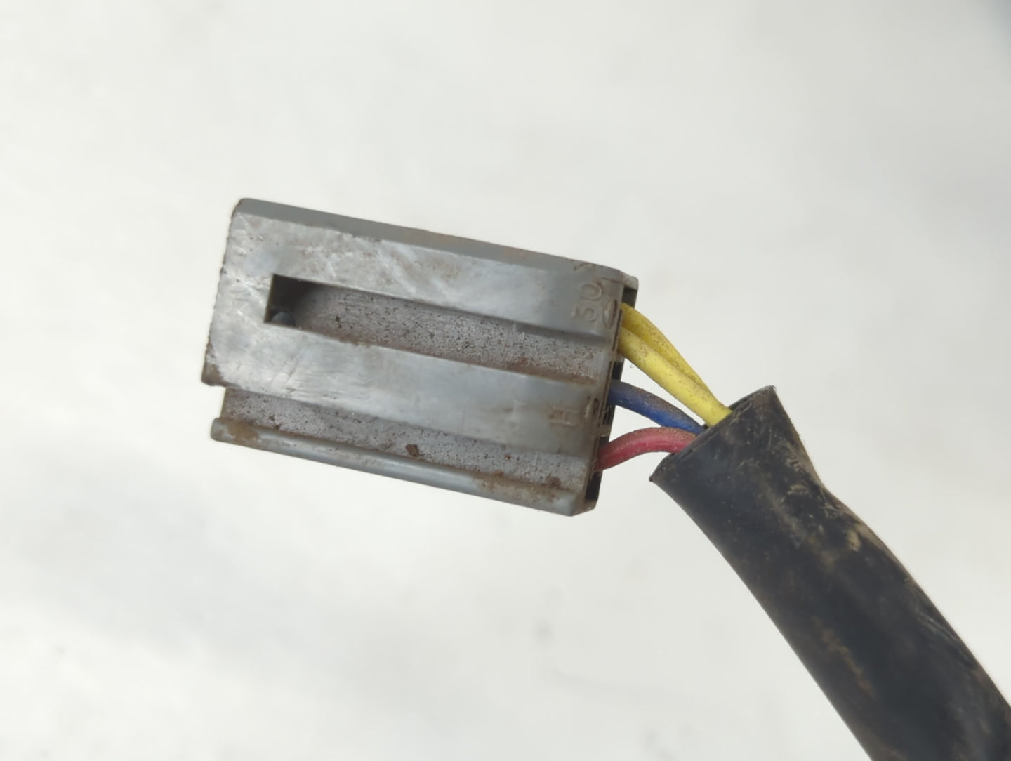 1998 Ford Windstar Side Mirror Replacement Driver Left View Door Mirror P/N:UTA 66161 Fits OEM Used Auto Parts - Oemusedauto