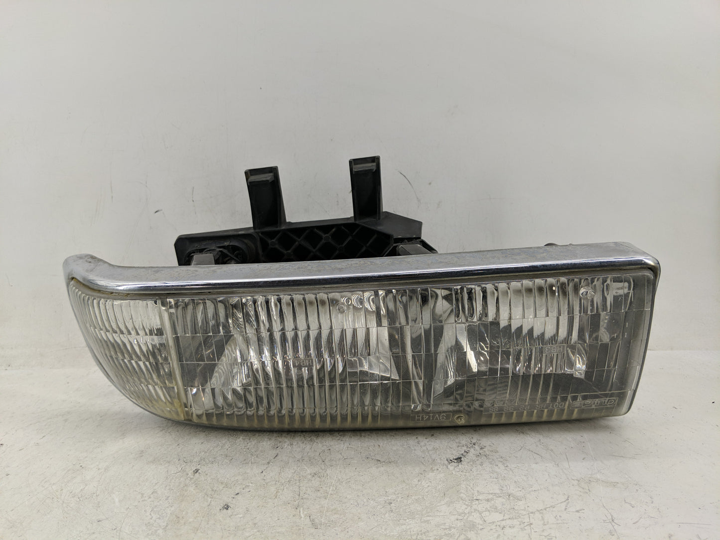 Gmc Chevrolet Driver Left Oem Head Light Headlight Lamp - Oemusedautoparts1.com