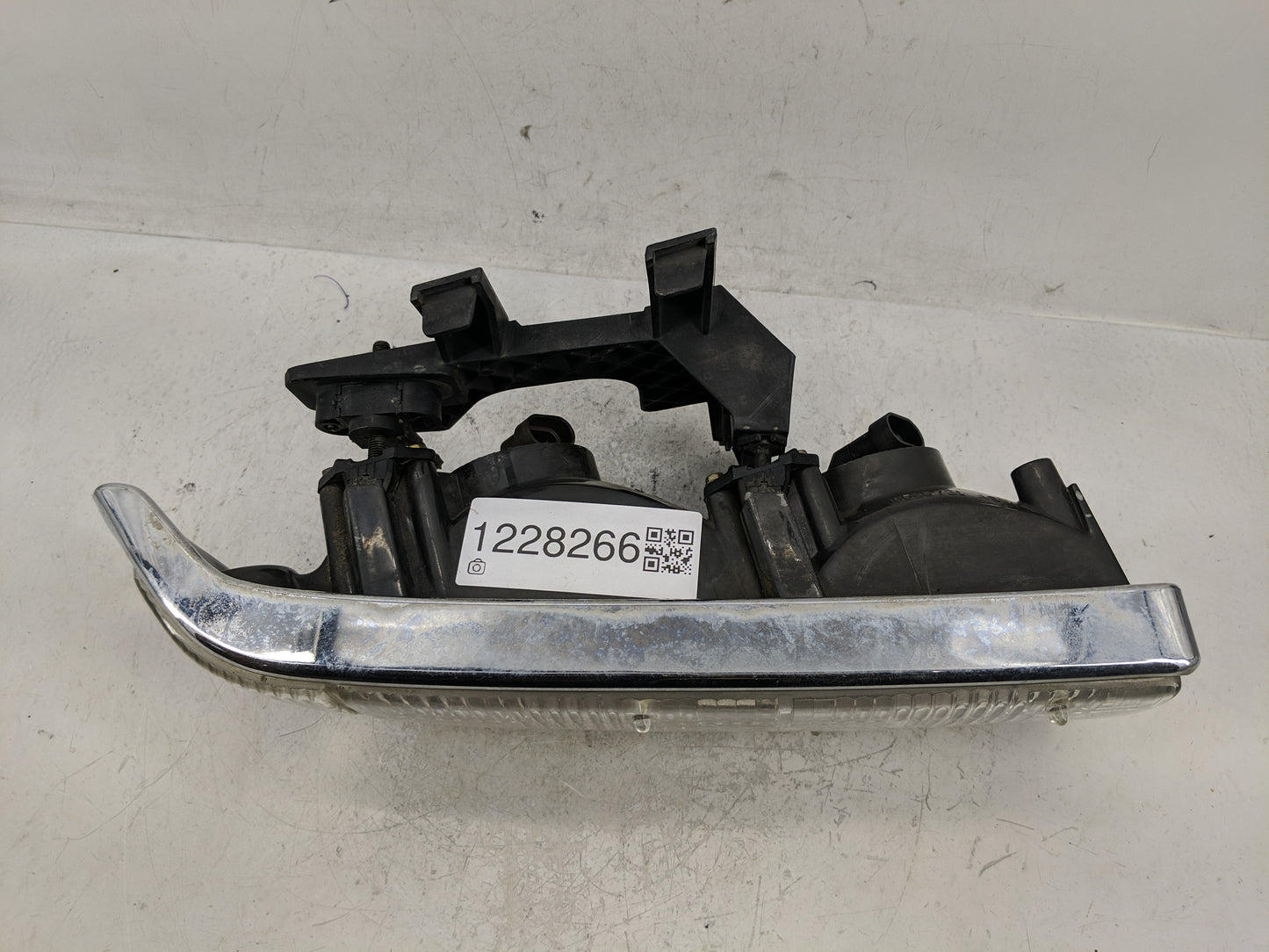 Gmc Chevrolet Driver Left Oem Head Light Headlight Lamp - Oemusedautoparts1.com