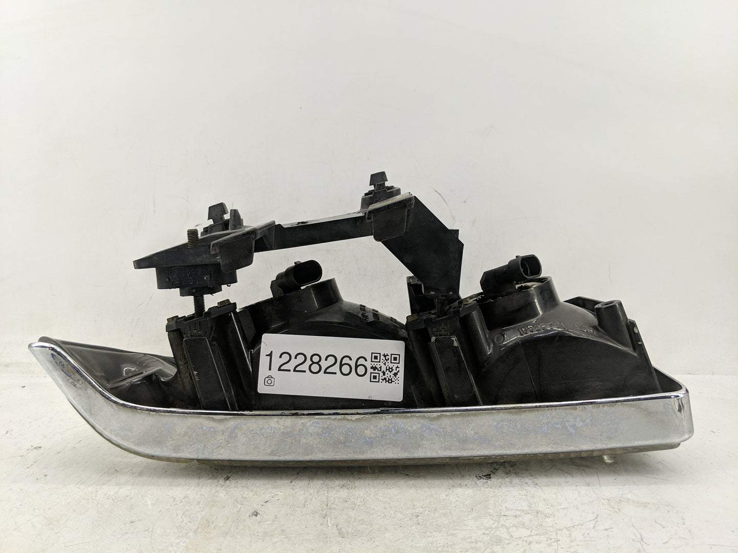 Gmc Chevrolet Driver Left Oem Head Light Headlight Lamp - Oemusedautoparts1.com
