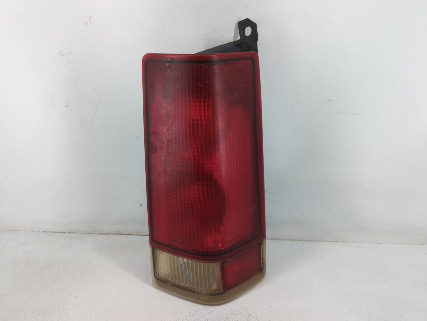 1996-1999 Gmc Savana 1500 Tail Light Assembly Passenger Right OEM P/N:16521160A Fits Fits 1996 1997 1998 1999 OEM Used Auto 
