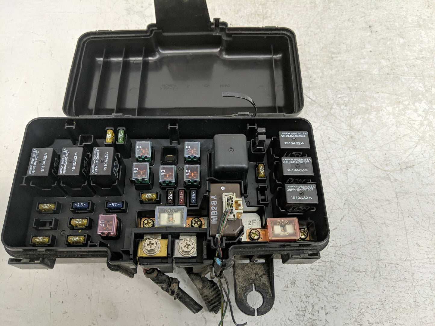 1998 Honda Accord Fusebox Fuse Box Panel Relay Module P/N:S84-A2CL Fits OEM Used Auto Parts - Oemusedautoparts1.com