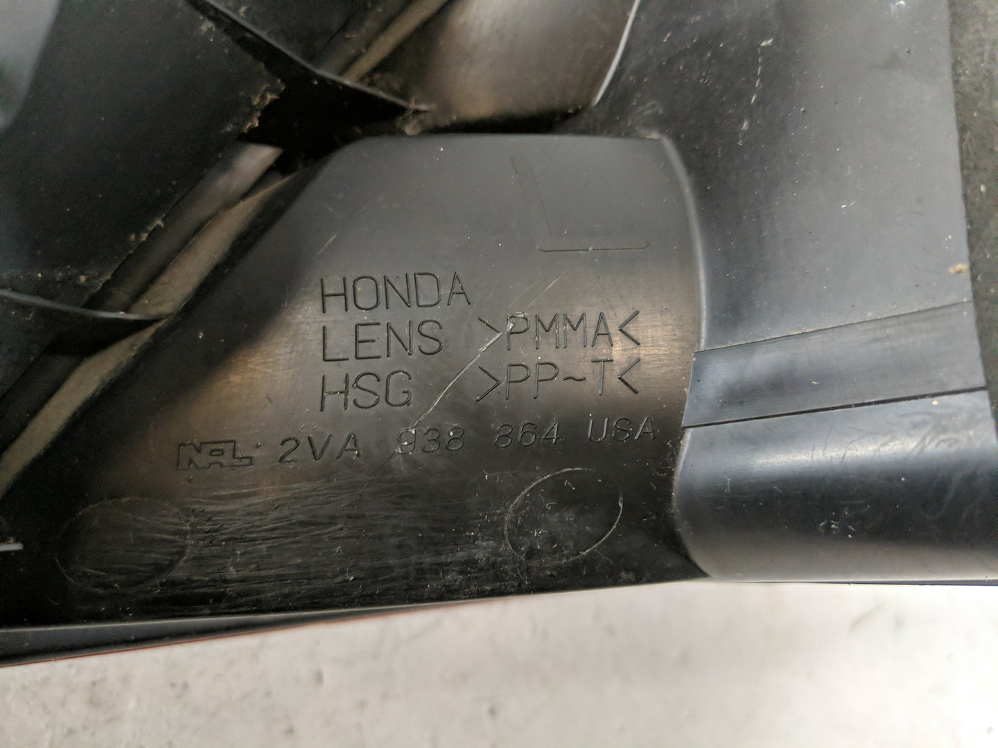 1998-2002 Honda Accord Tail Light Assembly Driver Left OEM P/N:2VA 938 864 Fits Fits 1998 1999 2000 2001 2002 OEM Used Auto 