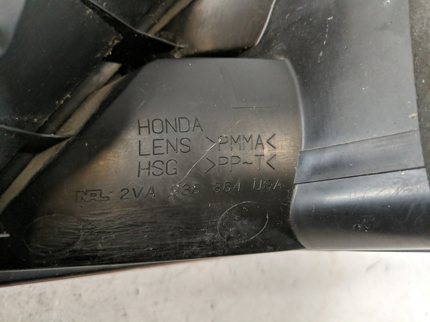 1998-2002 Honda Accord Tail Light Assembly Driver Left OEM P/N:2VA 938 864 Fits Fits 1998 1999 2000 2001 2002 OEM Used Auto 