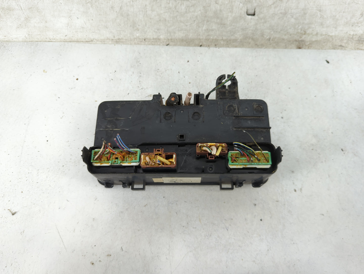 1998 Honda Accord Fusebox Fuse Box Panel Relay Module P/N:S84-A2 646.HO1J98 Fits OEM Used Auto Parts - Oemusedautoparts1.com