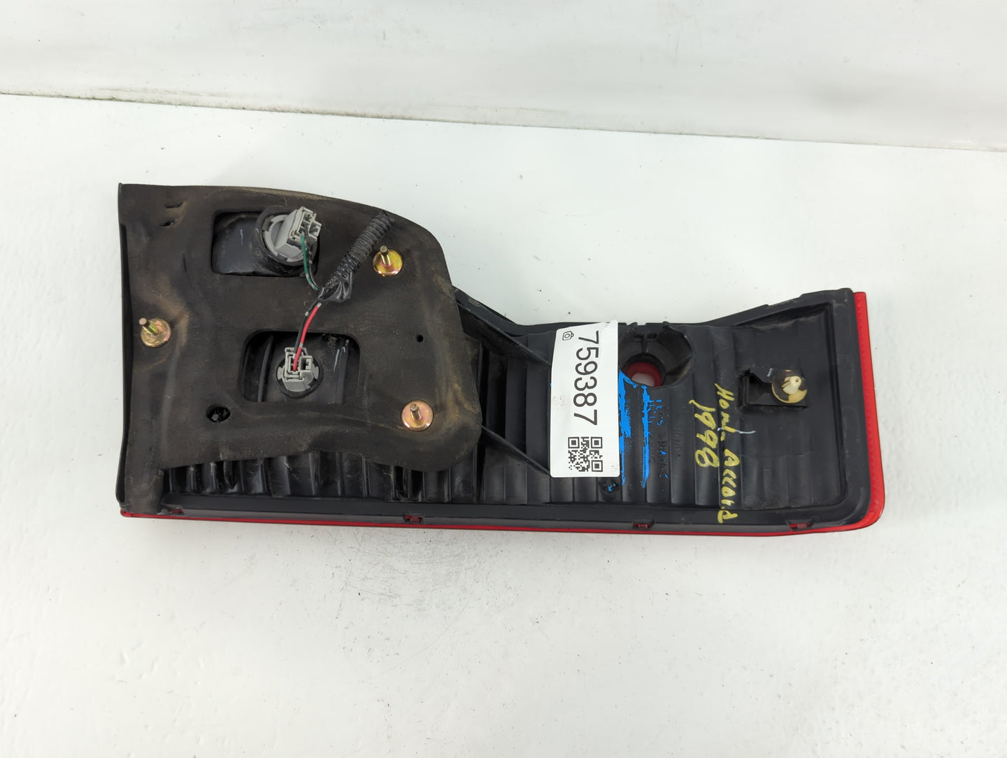 1998-2000 Honda Accord Tail Light Assembly Passenger Right OEM Fits Fits 1998 1999 2000 OEM Used Auto Parts - Oemusedautopar