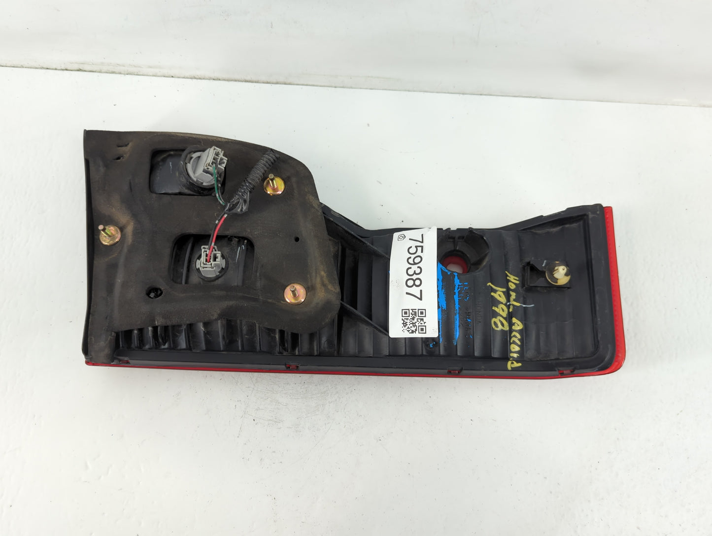 1998-2000 Honda Accord Tail Light Assembly Passenger Right OEM Fits Fits 1998 1999 2000 OEM Used Auto Parts - Oemusedautopar