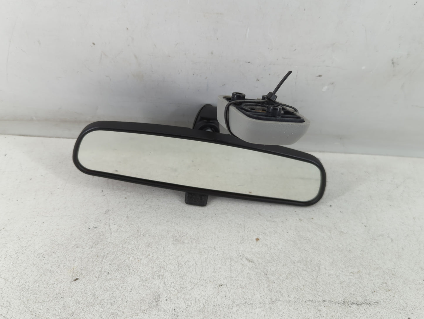 1998 Honda Civic Interior Rear View Mirror Replacement OEM P/N:IE8011681 Fits OEM Used Auto Parts - Oemusedautoparts1.com