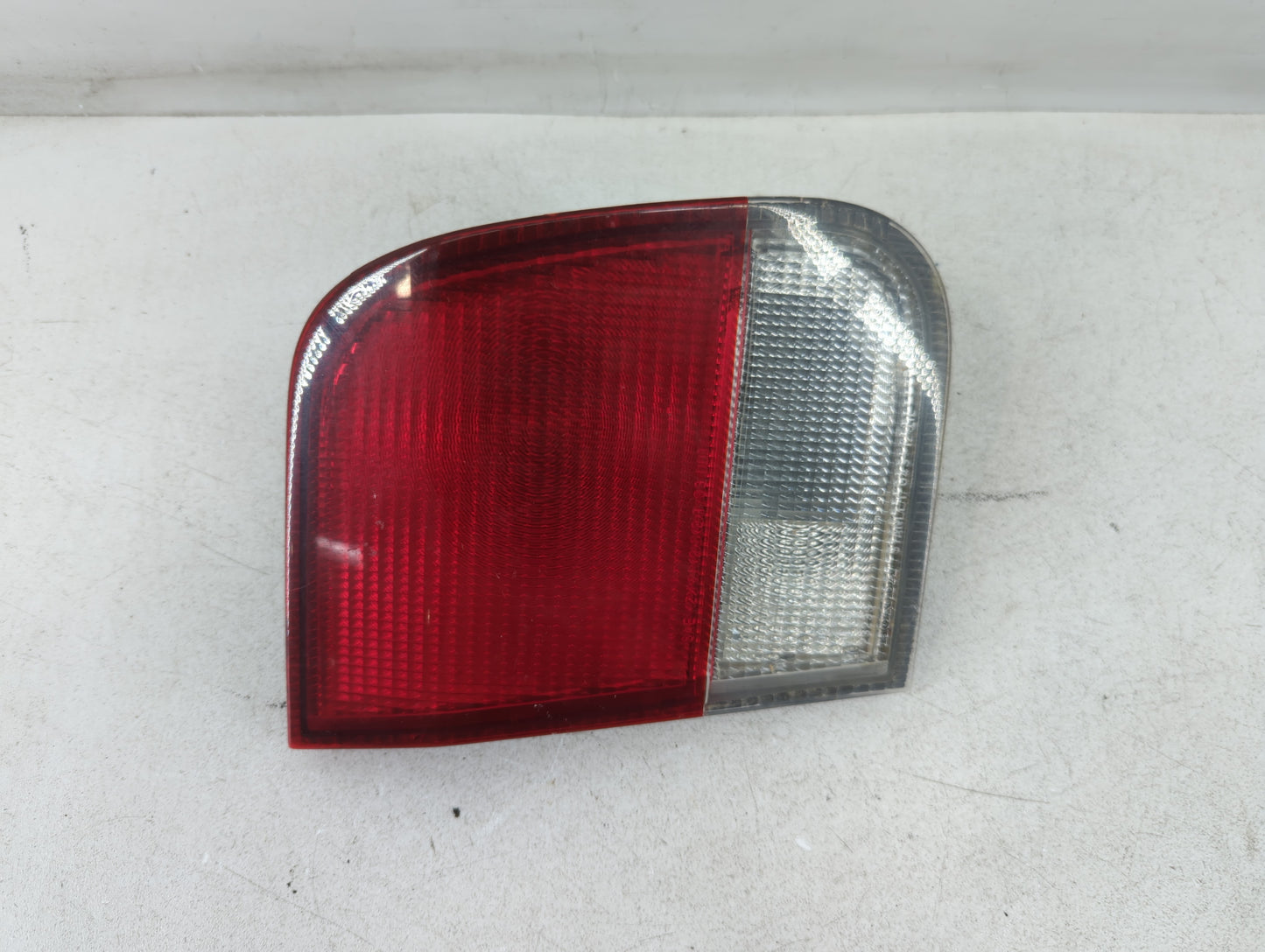 1996-1998 Honda Civic Tail Light Assembly Driver Left OEM P/N:043-1291 Fits Fits 1996 1997 1998 OEM Used Auto Parts - Oemuse