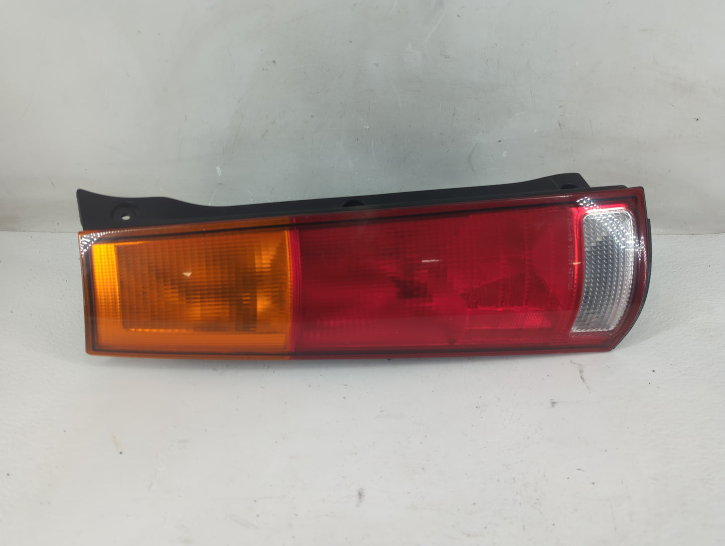 1997-2001 Honda Cr-V Tail Light Assembly Driver Left OEM P/N:043-2200 Fits Fits 1997 1998 1999 2000 2001 OEM Used Auto Parts