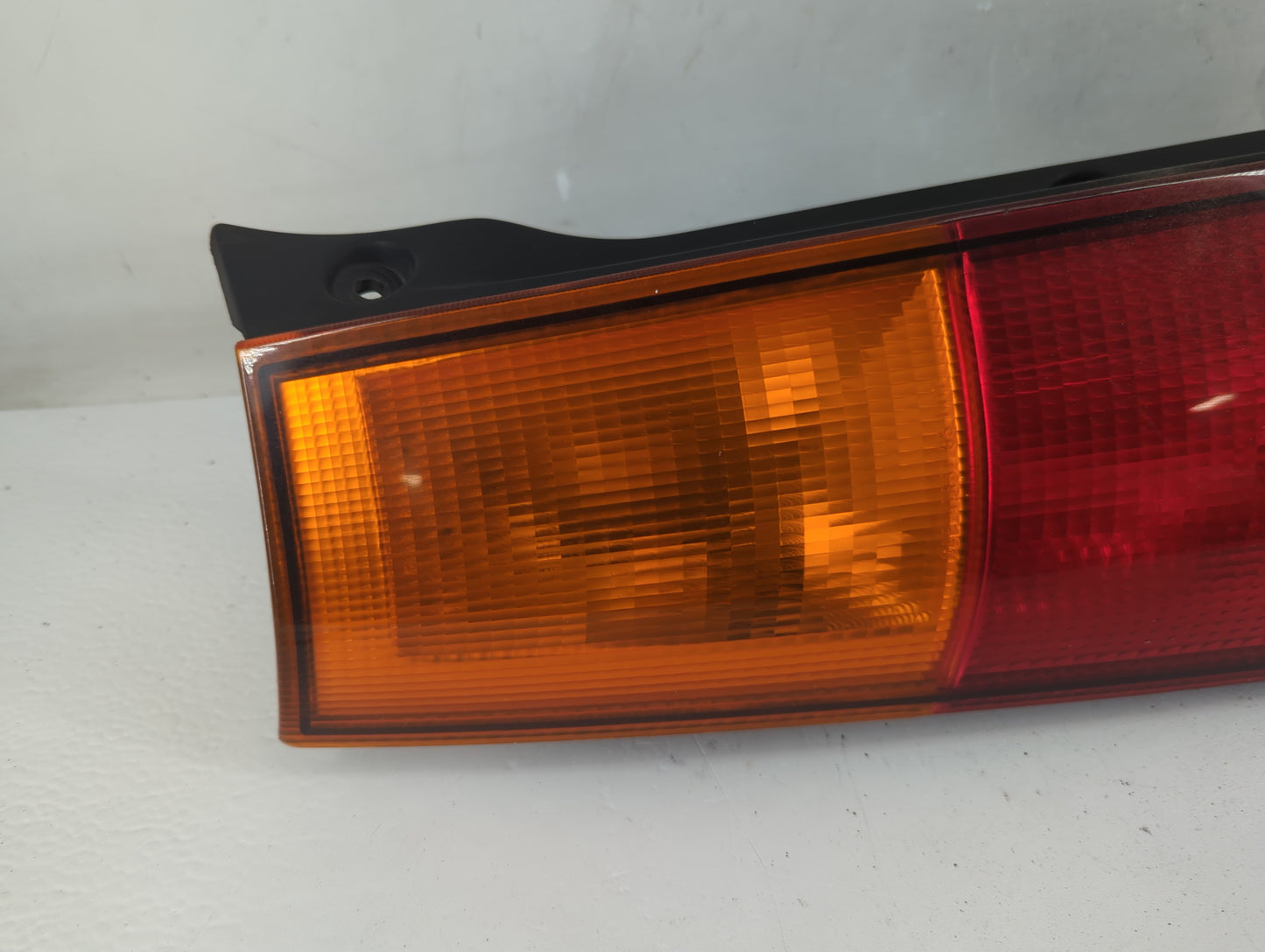 1997-2001 Honda Cr-V Tail Light Assembly Driver Left OEM P/N:043-2200 Fits Fits 1997 1998 1999 2000 2001 OEM Used Auto Parts