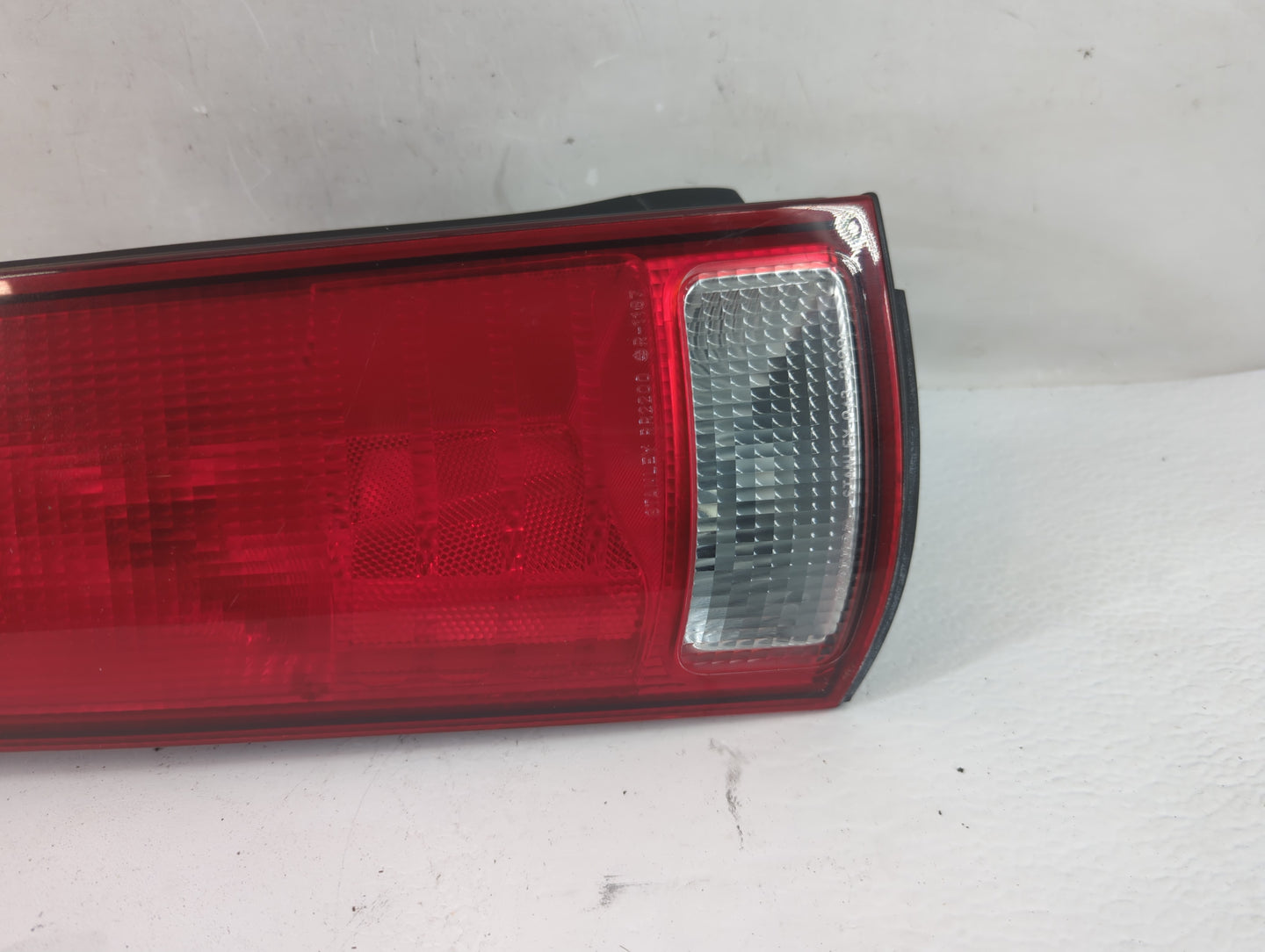 1997-2001 Honda Cr-V Tail Light Assembly Driver Left OEM P/N:043-2200 Fits Fits 1997 1998 1999 2000 2001 OEM Used Auto Parts