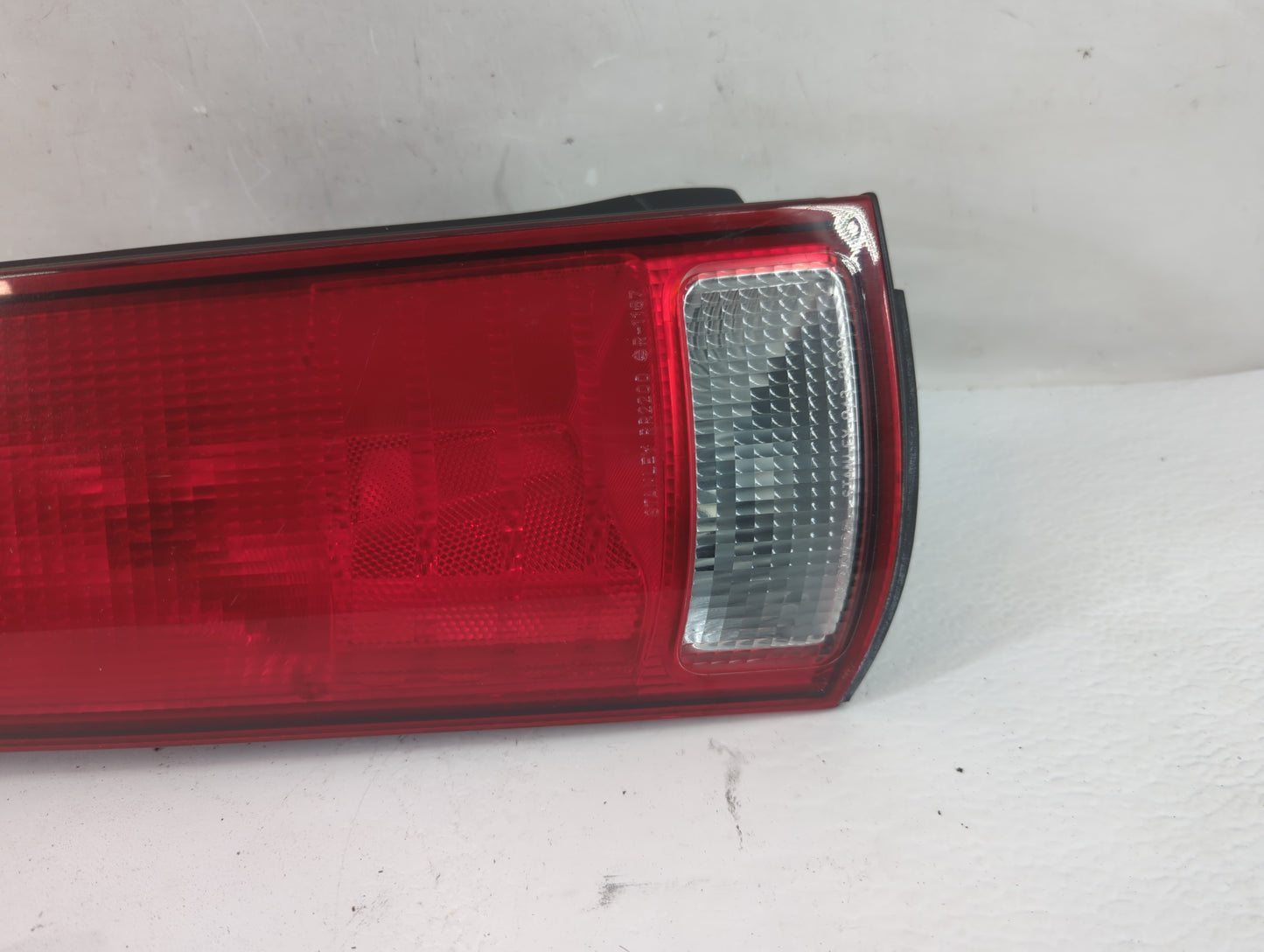 1997-2001 Honda Cr-V Tail Light Assembly Driver Left OEM P/N:043-2200 Fits Fits 1997 1998 1999 2000 2001 OEM Used Auto Parts