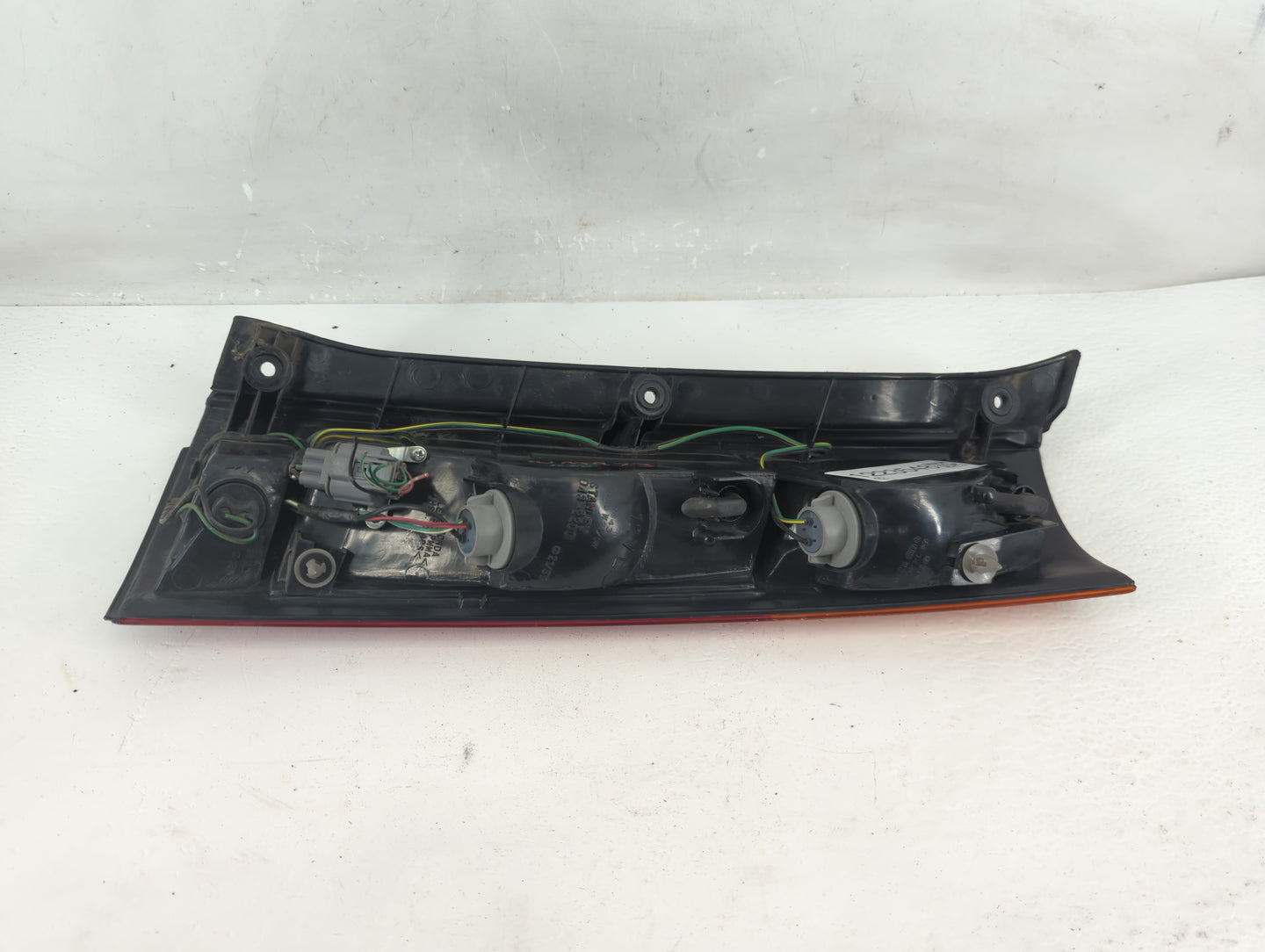 1997-2001 Honda Cr-V Tail Light Assembly Driver Left OEM P/N:043-2200 Fits Fits 1997 1998 1999 2000 2001 OEM Used Auto Parts