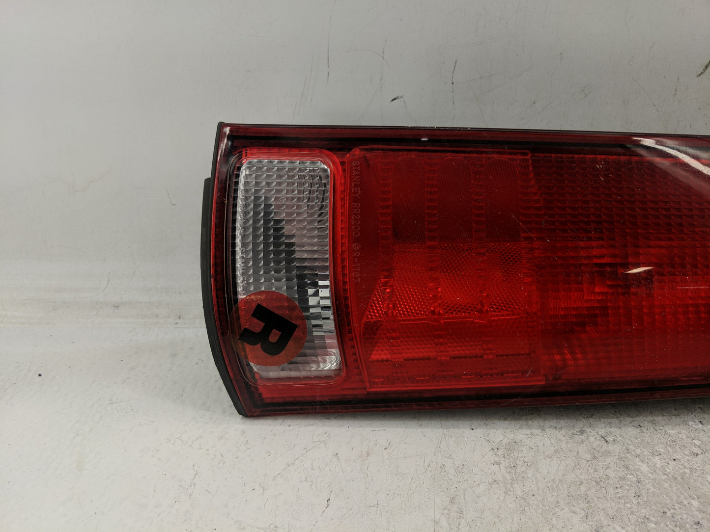 1997-2001 Honda Cr-V Tail Light Assembly Passenger Right OEM Fits Fits 1997 1998 1999 2000 2001 OEM Used Auto Parts - Oemuse